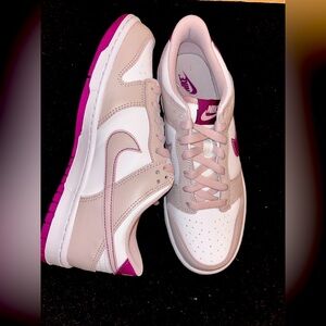 Nike Dunk Low / Color: White, Platinum Violet, Viotech / Size: 6.5
